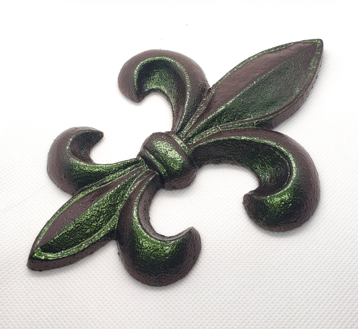 New Color Available In My #etsy Shop Called Green Cooper Colorshift Shown On A Cast Iron Fleur De Lis Wall Plaque.

#fleurdelis #walldecor #hangingdecor #hangingplaque #frenchdecor #wallhangingdecor #plaquedecor #homedecor #etsyseller #etsyshop  #etsygifts #etsyfinds #colorshift