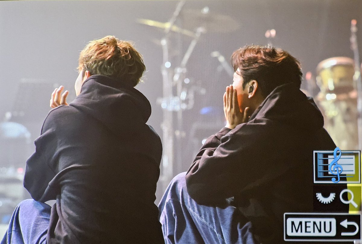 gallery_310's tweet photo. 231223 𝑹𝒐𝒎𝒂𝒏'𝒄𝒆 𝑻𝒐𝒘𝒏 in 대구

#멜로망스 #melomance #멜로망스김민석 #멜로망스정동환 #김민석 #정동환 https://t.co/A2Vi5wFFJ7