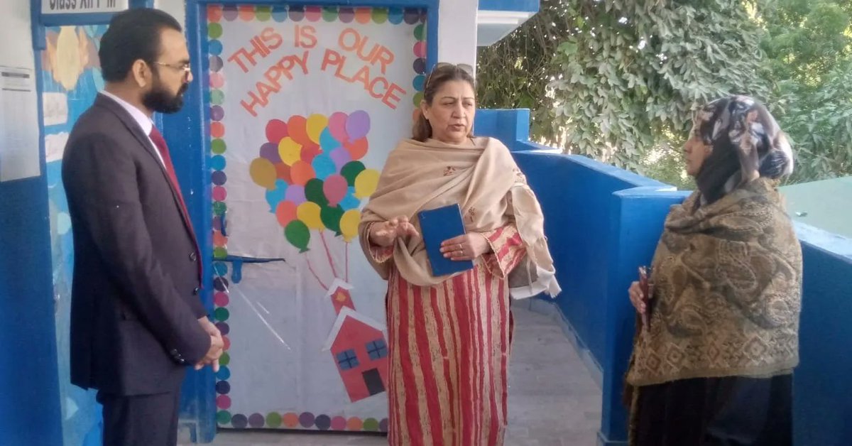 SZABISTZABed's tweet photo. Executive Director of SZABIST ZABed, Madam Lubna Khalid, paid a valuable visit to SZABIST College Mirpurkhas. They meticulously observed academics, the overall environment, and the performance of teachers and students. During her visit, she conducted an interactive orientation https://t.co/Ex9bIM8CfW