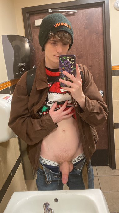 need someone to blow me at work rn https://t.co/uGU7DQ7iYb