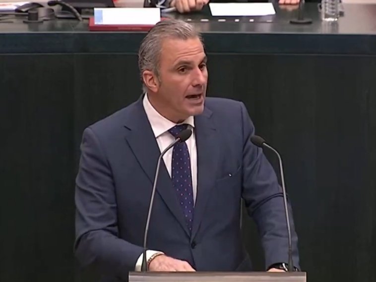 Encuestando's tweet image. 📊 ¿Debe Javier Ortega Smith DIMITIR por su agresión al diputado de Más Madrid?

🔃 SÍ
♥️ NO