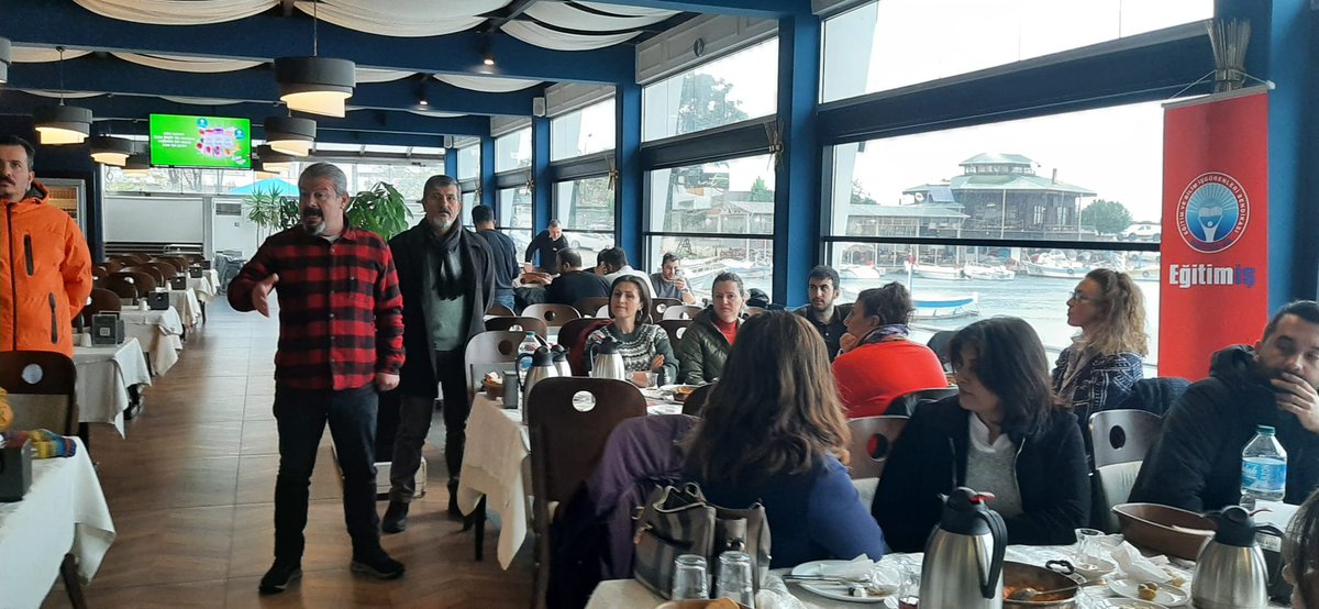 Akçaabat Temsilciliğimiz üyelerinin ve Trabzon Şube Yönetiminin de katıldığı bir kahvaltı etkinliği düzenledi. Bu keyifli organizasyonu planlayan İlçe Temsilcimiz Abdurrahman KÜÇÜKBEKAR'a ve kahvaltıda yer alan üyelerimize teşekkür ederiz. #egitimis #üyeolgüçlüol