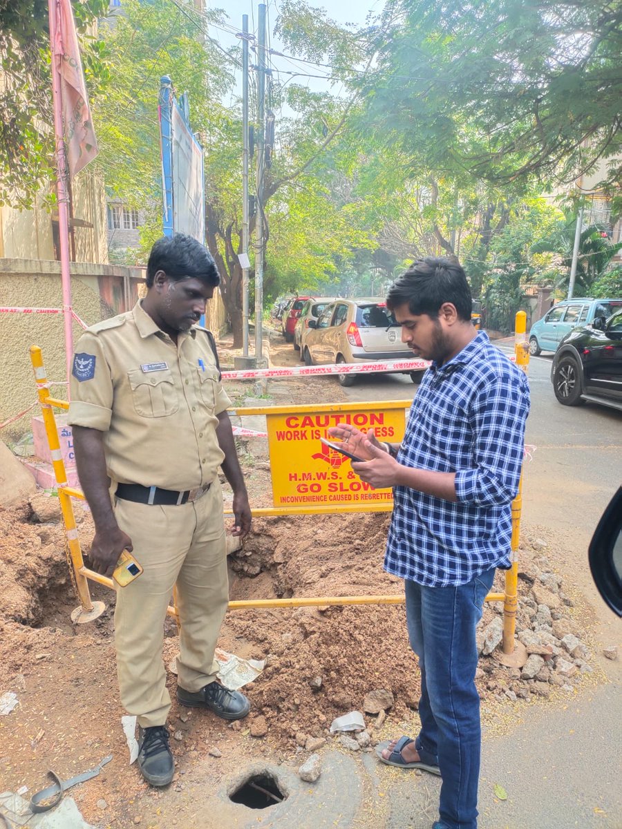 Works_SPT_3's tweet photo. Inspection of safety measures at work undertaken to arrest waterleakage at Adikmet Section under O&amp;M Division 5. @HMWSSBOnline @MDHMWSSB @arvindkumar_ias @KTRBRS @TelanganaCMO @CVO_HMWSSB 
#Worksite_safety_is_public_safety 
#HMWSSBworks_SPT https://t.co/EnPL2s4hoH