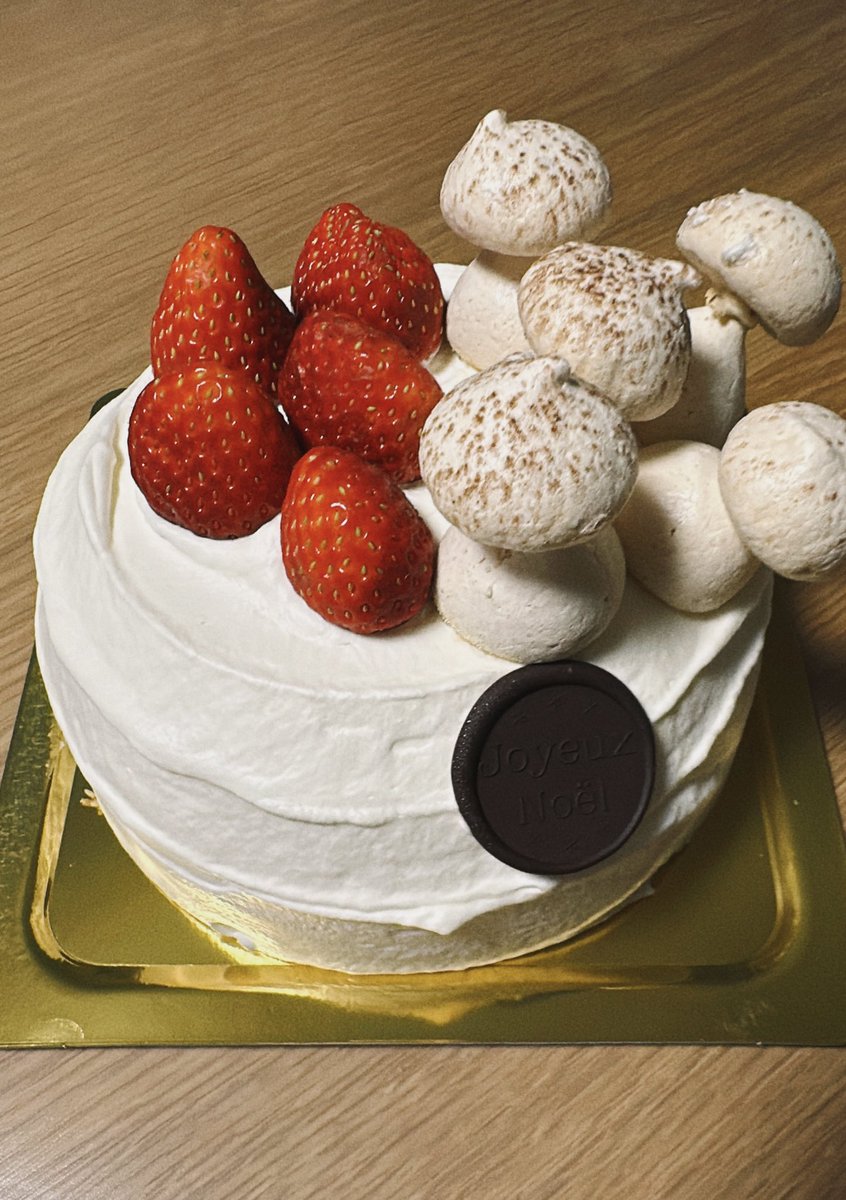 mochasweets121's tweet photo. クリスマスケーキはトラントロアさん🍰
さっぱりでおいしかった💓

#長野 #トラントロア #クリスマスケーキ https://t.co/M8EBGtvkwp