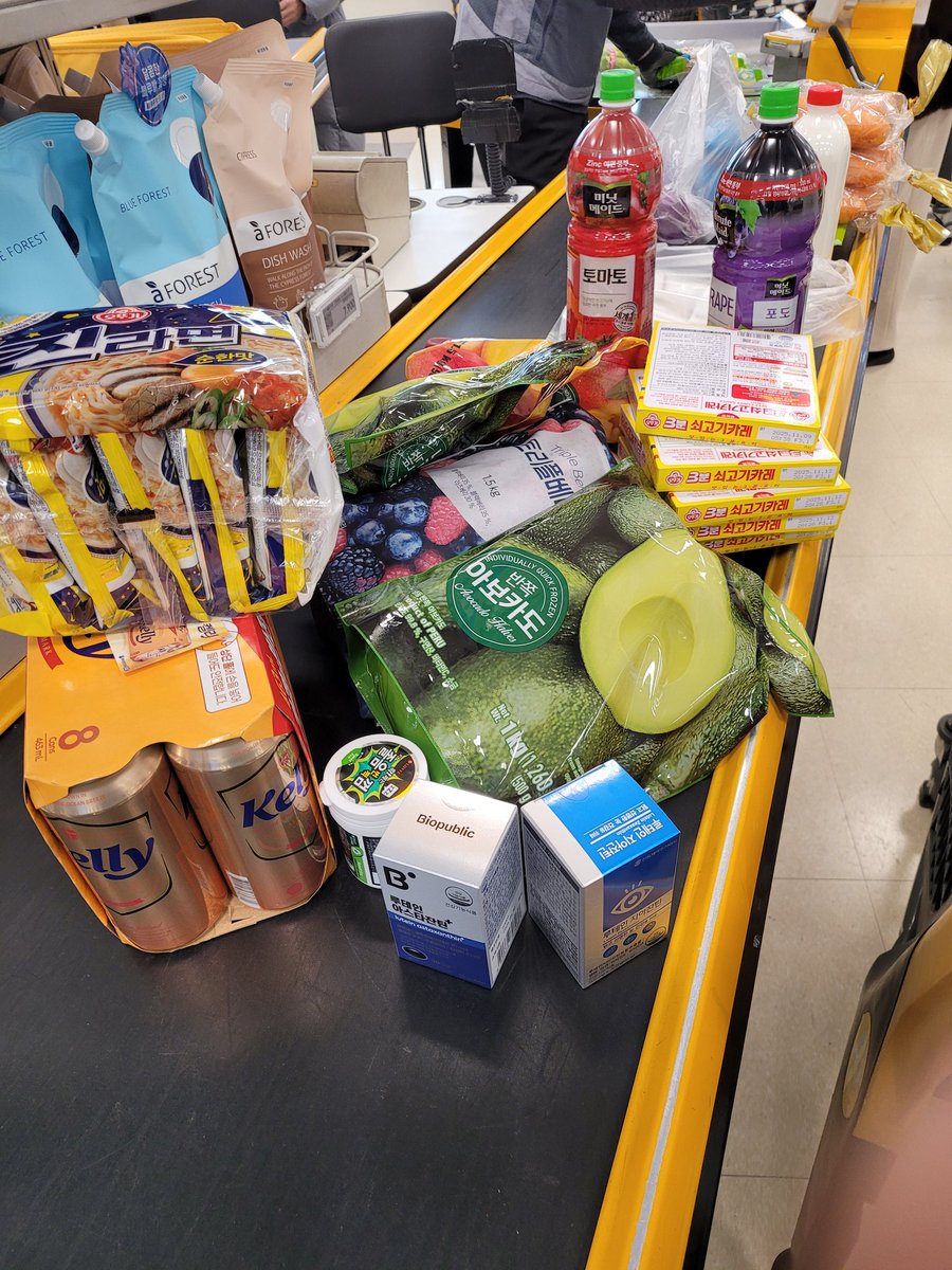 futurefak33 tweet media