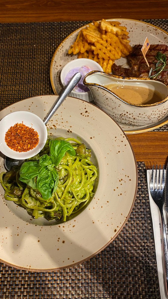 seokjininini's tweet photo. Today food hunting

📍 #Meatpoint, TTDI, KL

The pasta is the best for me

1) Ribeye Steak
2) Pesto Linguine
3) Crème Brûlée (on house) https://t.co/0zBjJLbHZF