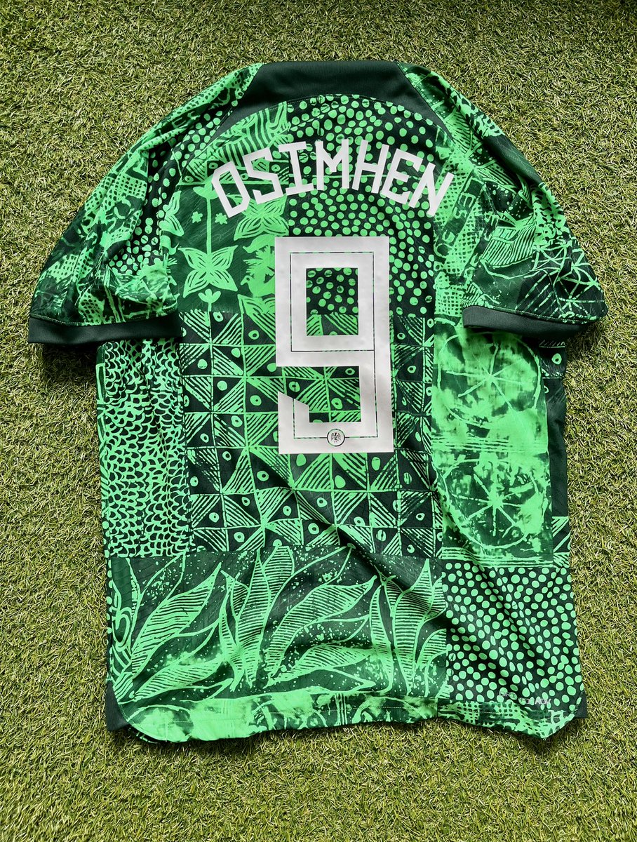 Nigeria Hone Dri-Fit ADV 2022/23 The Nike Nigeria 2022 home shirt features a garish design with an all-over hand-drawn pattern covering the entirety of the front and sleeves in two shades of green. Shirt assist @nikefootball Printed by @Ftprint3