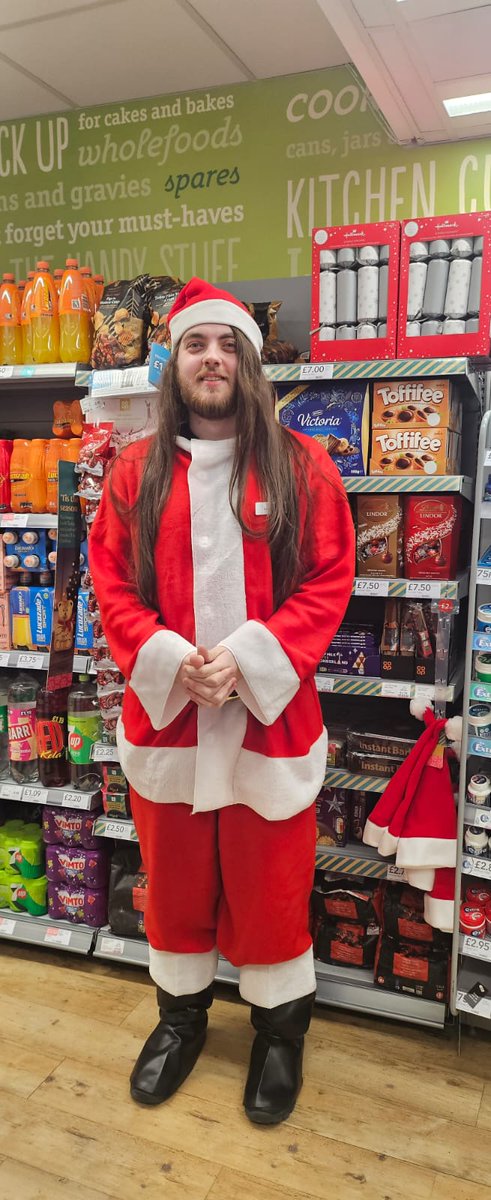 Clackmannan coop had their own santa logan helping out <a href="/coopuk/">Co-op</a> <a href="/heggie_peter/">Peter Heggie</a> <a href="/CoopFayB/">Fay Bowden</a> <a href="/Tom_MPM/">Tom Copeland</a>. Merry Christmas everyone