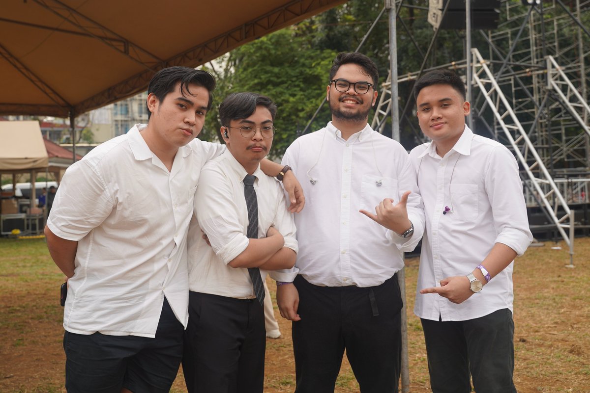 benchflymusic's tweet photo. 🎄💫 PASKUHAN 2023 💫🎄:  ✅

Our dream of performing in UST’s Paskuhan became a reality on December 21.

This dream of ours wouldn't have been possible without you. We couldn't be more grateful to the whole Thomasian community for supporting us wholeheartedly.

[📷] Bianca Susi https://t.co/bAsRU001Ps