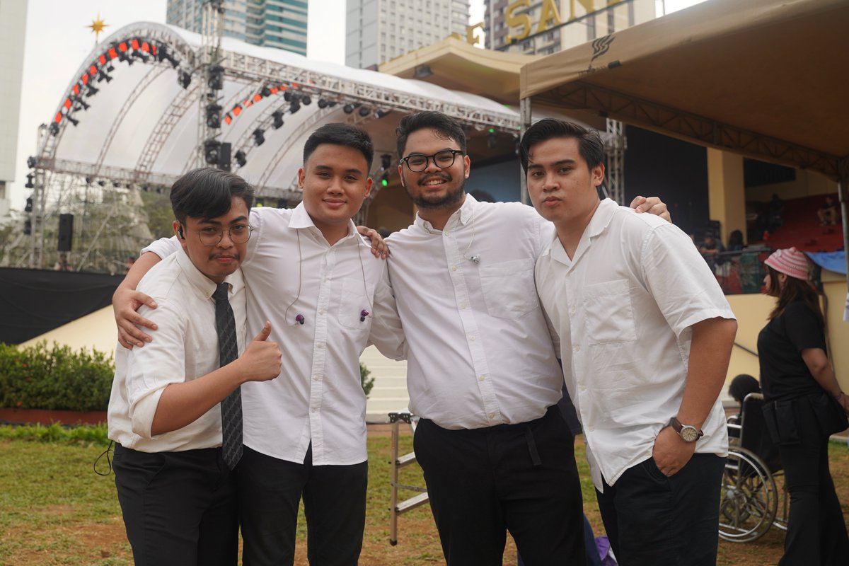 benchflymusic's tweet photo. 🎄💫 PASKUHAN 2023 💫🎄:  ✅

Our dream of performing in UST’s Paskuhan became a reality on December 21.

This dream of ours wouldn't have been possible without you. We couldn't be more grateful to the whole Thomasian community for supporting us wholeheartedly.

[📷] Bianca Susi https://t.co/bAsRU001Ps