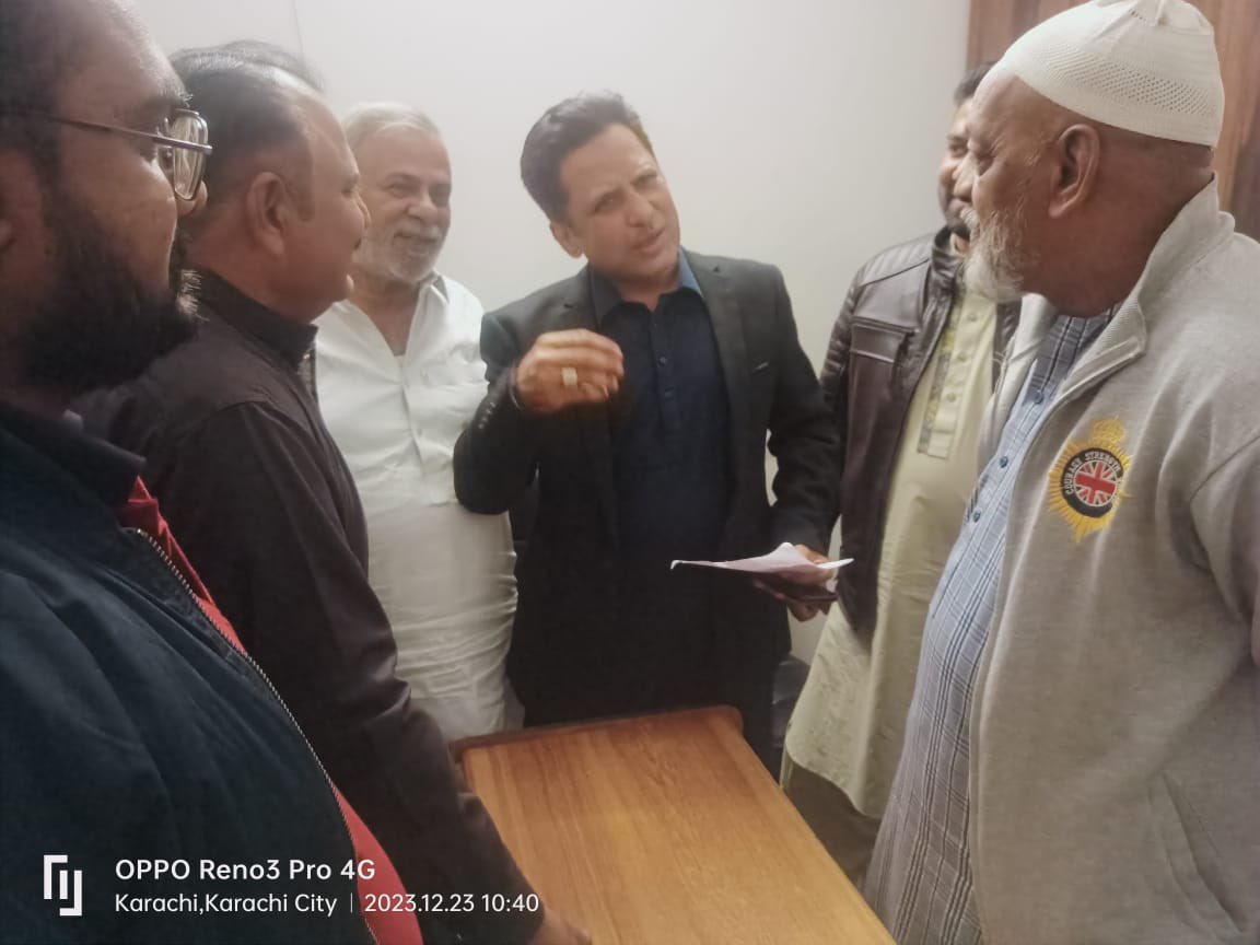 mrkamran2013's tweet photo. Muhammad Kamran Farooque (Member of Rabita committee &amp; Ex MPA) with the officials of Lyari Town submitted his nomination papers from PS -108 Lyari Town of Karachi!!COC Members, Joint Town In charges &amp; Committee members are also present on this occasion.
@allaboutmqm https://t.co/EhkcRiam5D
