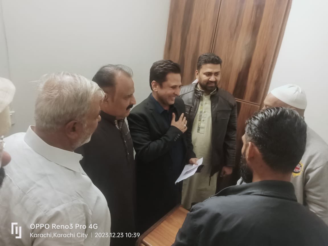 mrkamran2013's tweet photo. Muhammad Kamran Farooque (Member of Rabita committee &amp; Ex MPA) with the officials of Lyari Town submitted his nomination papers from PS -108 Lyari Town of Karachi!!COC Members, Joint Town In charges &amp; Committee members are also present on this occasion.
@allaboutmqm https://t.co/EhkcRiam5D