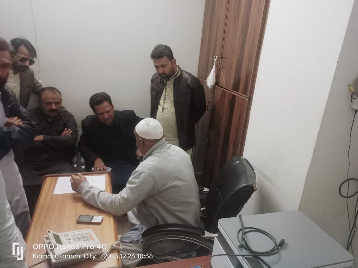 mrkamran2013's tweet photo. Muhammad Kamran Farooque (Member of Rabita committee &amp; Ex MPA) with the officials of Lyari Town submitted his nomination papers from PS -108 Lyari Town of Karachi!!COC Members, Joint Town In charges &amp; Committee members are also present on this occasion.
@allaboutmqm https://t.co/EhkcRiam5D