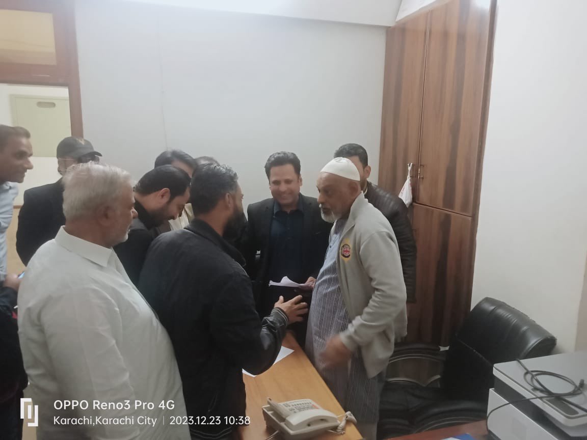 mrkamran2013's tweet photo. Muhammad Kamran Farooque (Member of Rabita committee &amp; Ex MPA) with the officials of Lyari Town submitted his nomination papers from PS -108 Lyari Town of Karachi!!COC Members, Joint Town In charges &amp; Committee members are also present on this occasion.
@allaboutmqm https://t.co/EhkcRiam5D