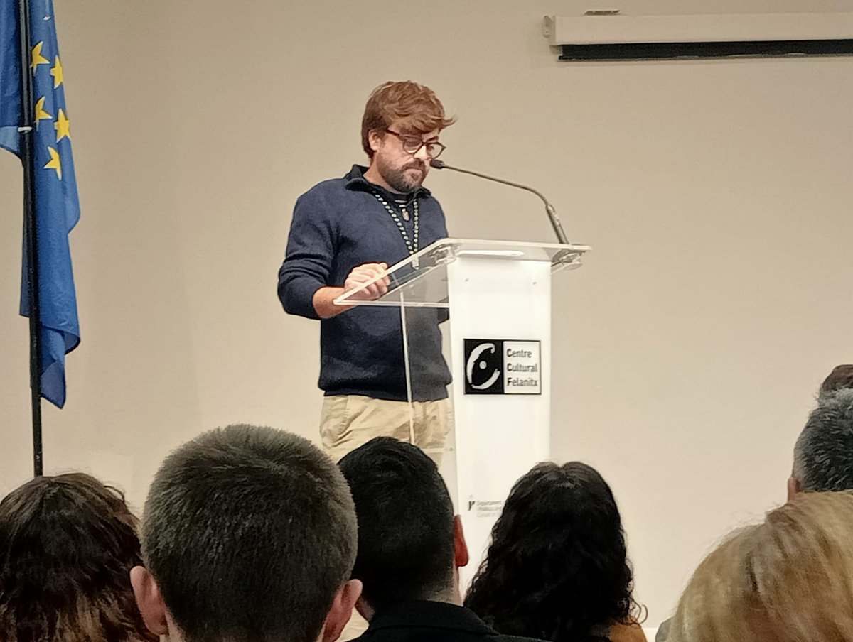 SolerCatalina's tweet image. Felanitx, ahir vespre va engrandir-se! Medalla de la Ciutat a D.Josep Grimalt i Gomila, professor Grimalt! #felanitxéslasevagent #orgullfelanitxer #gràcies @pbonet per acompanyar-nos i als representants de la UIB.