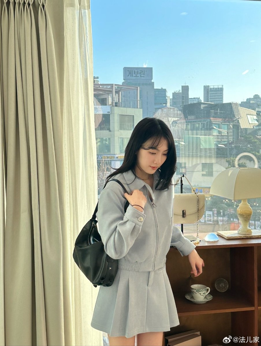 urarinal's tweet photo. イベントで着るための服選びですってよ。気になるところ☺️
#강지영 #知英
#fstudio https://t.co/Wx5GPSRoQj