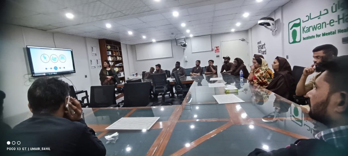 KarwanHayat's tweet photo. The Assistant nursing superintendent conducted an IPC (Infection Prevention and Control) session with housekeeping and janitorial staf focusing on waste collection and hand hygiene. #KarwaneHayat #IPC #joinustoday #healthcaresetting https://t.co/Q5NIUc4Ytc