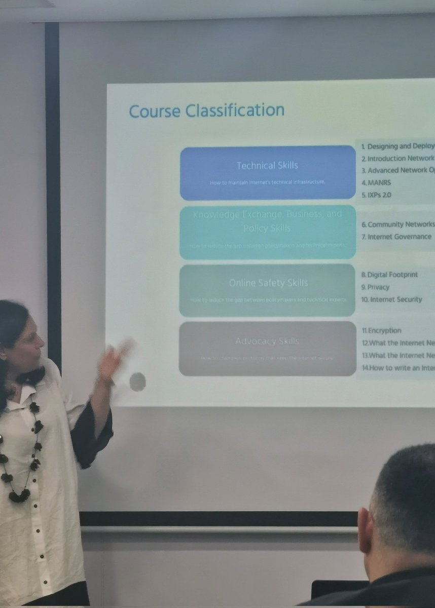blockclubom's tweet photo. اجتمعت إدارة نادي عمان للبلوكتشين و المصادر المفتوحة مع ممثلي جمعية الانترنت لدراسة فتح فرع للجمعية تحت مظلة النادي. الأمر الذي سيسهم في نشر مبادرات الجمعية لتطوير و توعية مجتمع الانترنت في السلطنة. و تم الاتفاق على عدد من برامج التوعوية و التدريب لهذه السنة. @internetsociety https://t.co/HBYU9kBpk4