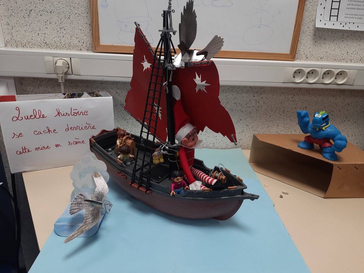Anaelles05's tweet photo. Tartiflette, le lutin lecteur du Cdi va repartir dans sa maison. Chaque nuit, il lisait un livre et le mettait en scène le matin pour prolonger son immersion littéraire. Arriverez- vous à deviner les livres lus par Tartiflette ? https://t.co/Cc8cWlJbdP