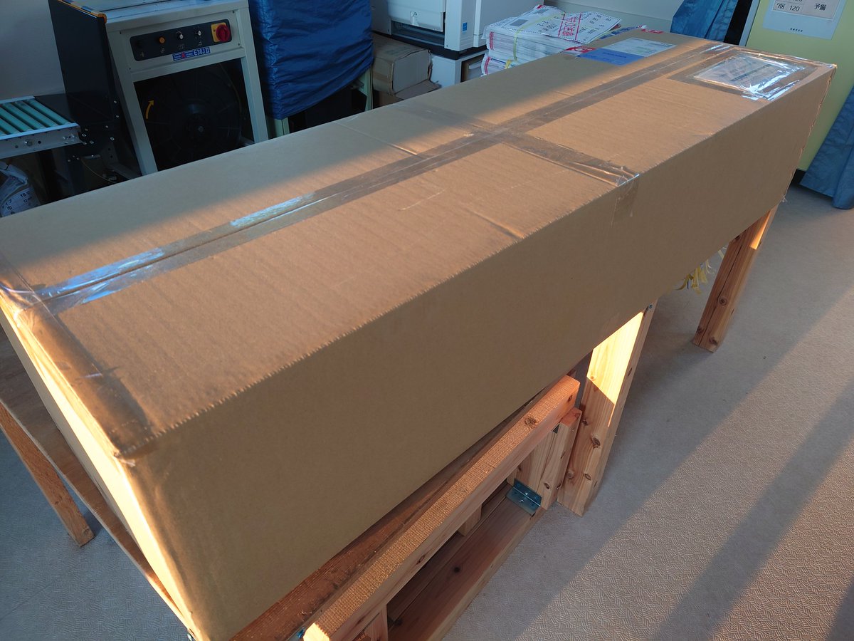 ayu1069's tweet photo. チャージスピードからでかいはこが届いた。
12月末発送予定って聞いてたのに。
発送連絡も無かったからびっくり。
仮合せでフィッティングもばっちり👍。
#チャージスピード
#CHARGESPEED
#ルーフフィン
#カーボン製
#WRXS4
#SUBARU
#スバル https://t.co/9rzmktcHfE