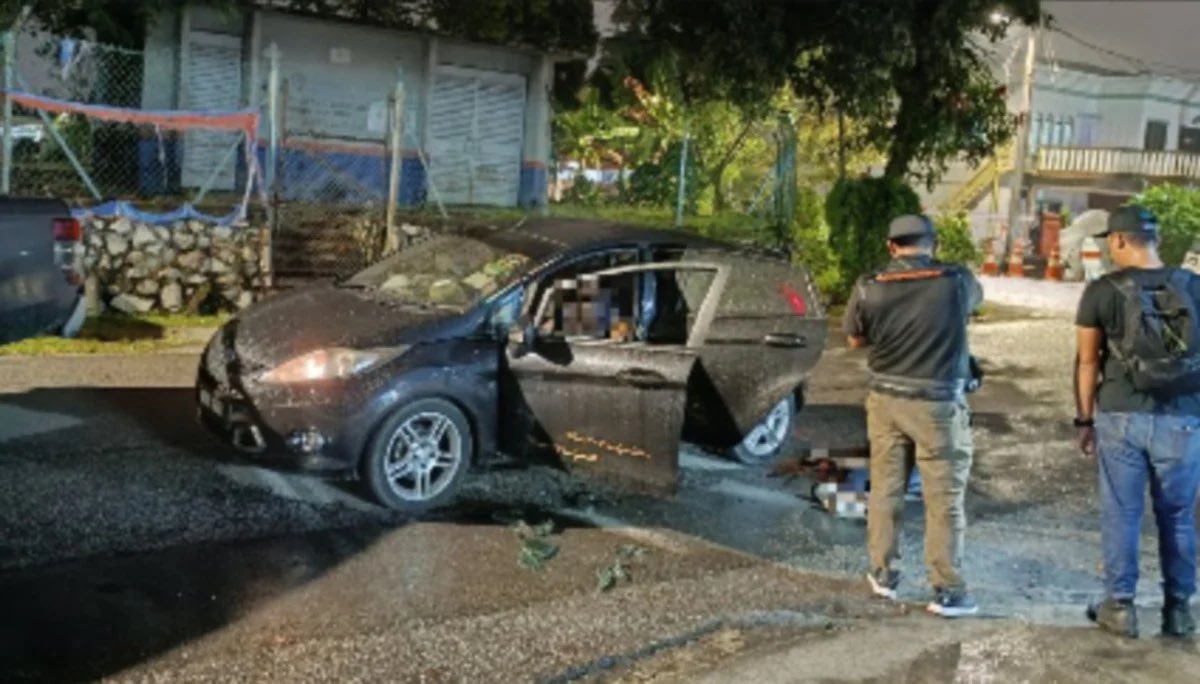 ellmartt8888's tweet photo. Kartel Imigran

3 penjenayah warga asing ditembak mati dlm kejadian berbalas tembakan dgn polis di Taman Selayang Jaya, Selangor.

Penjenayah ini etnik Rohingya &amp; pemegang kad UNHCR. 2 pucuk pistol &amp; sebilah parang ditemui.

#Jenayah
#Migran https://t.co/CLfuj0hK5a