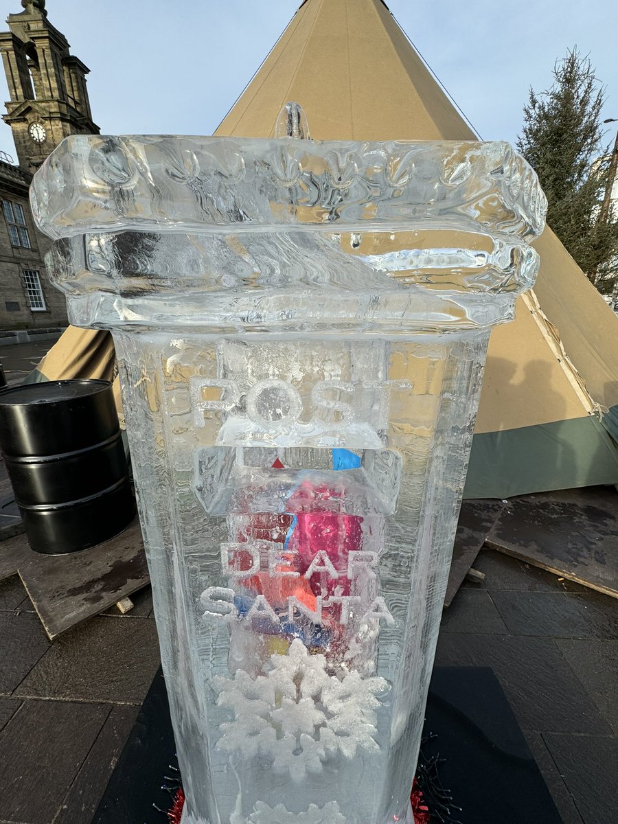 RFAPhilately's tweet photo. It is an ice sculptured Christmas postbox! With letters for Santa posted inside, seen in Sunderland, England during the ice sculpture festival 🎄🎅🏼#PostboxSaturday 🧊📮 #Sunderland https://t.co/wXHK05Z5PK