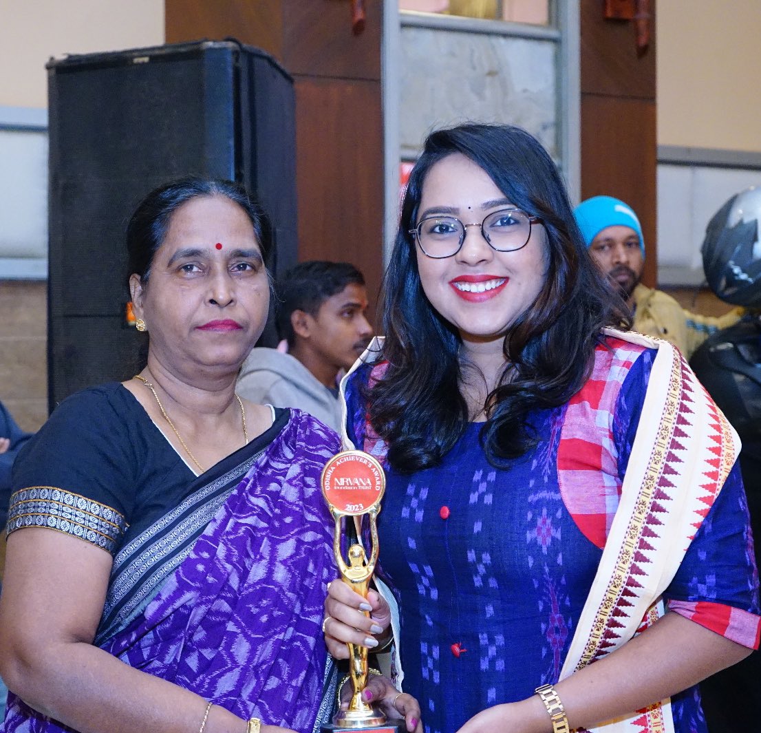 AcharyaShonali's tweet photo. Winding up 2023 with a Bang 💥

Received Odisha Achievers Award 2023, Thankyou Nirvana Foundation and Special thanks to #bharatpradhan

Gratitude 🌸 https://t.co/7QeBWpnqhR