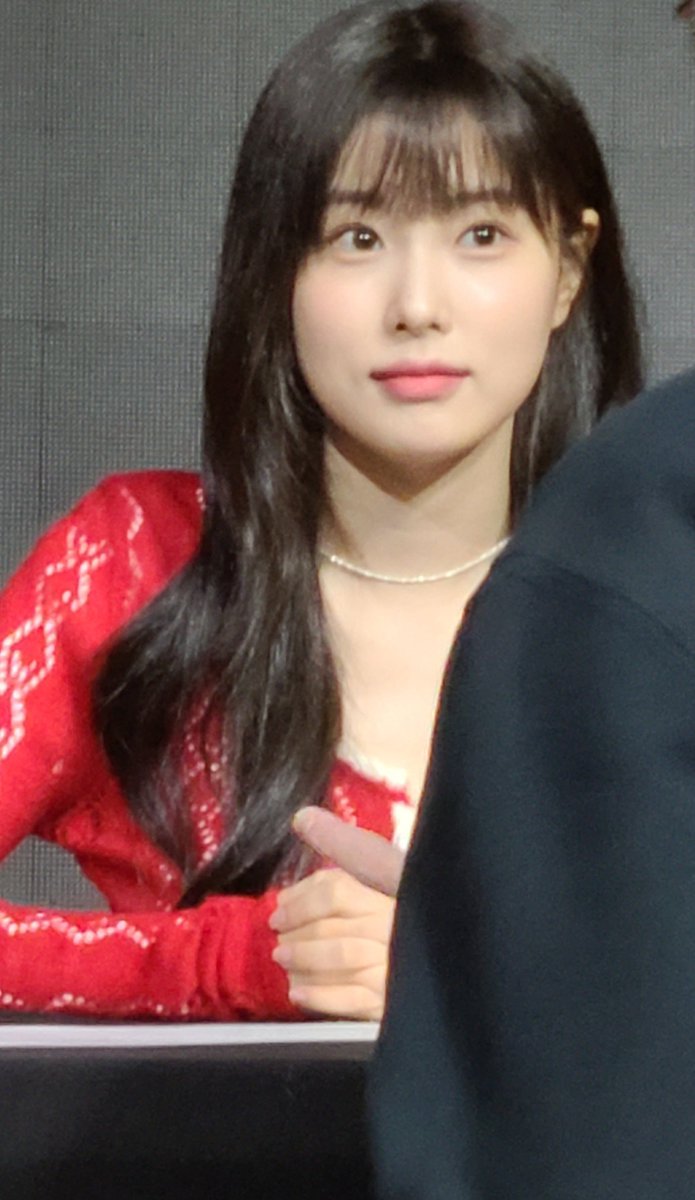 MongD19's tweet photo. 231223 강혜원 팬싸 프리뷰
학교에서 젤 예쁘기로 유명한 학생같아

#강혜원 #KANGHYEWON #カンヘウォン https://t.co/juKkeJkQ4a
