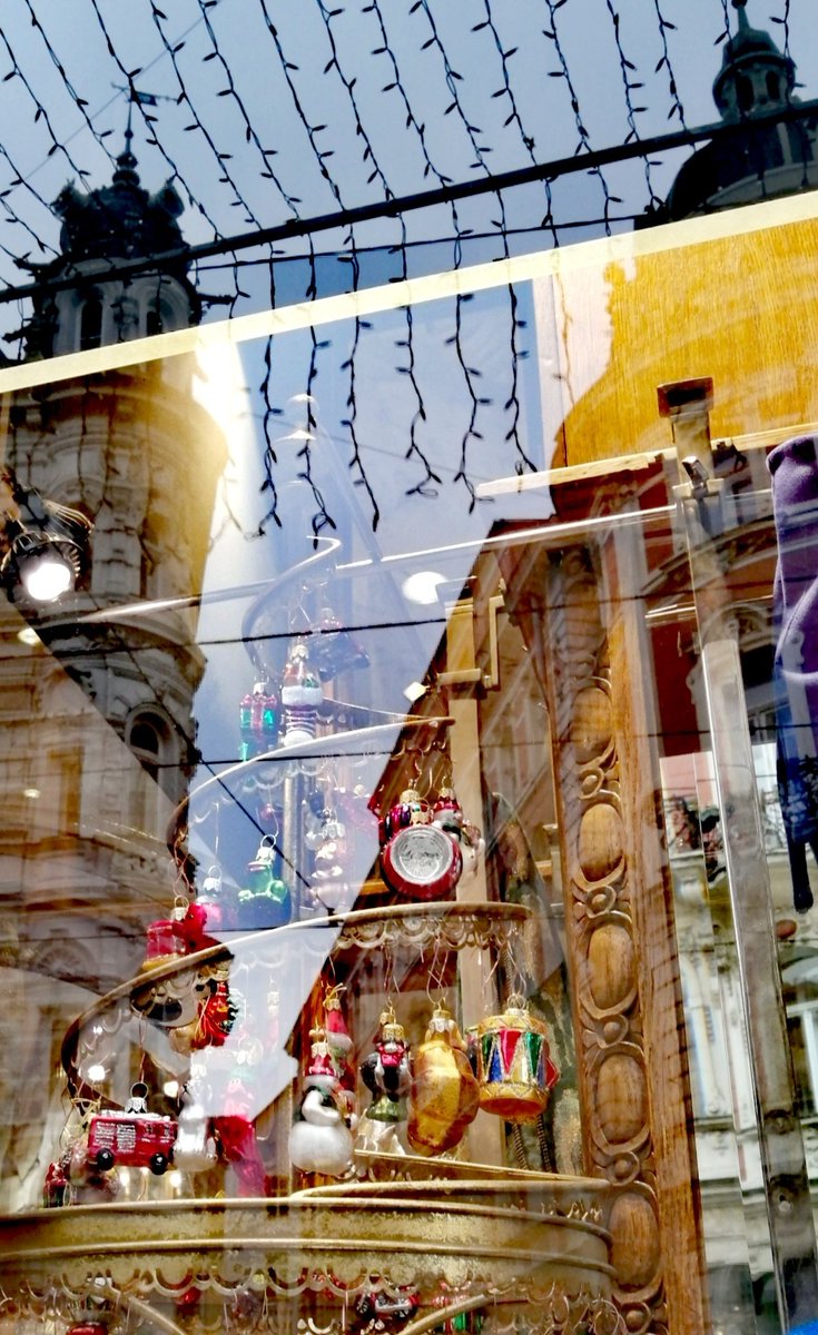 Looking into a Christmas decor shop...
Good morning and happy Saturday everyone 💕🍀#Windowshopping #reflections #christmasdecorations #christmas #LoveandPeace #NoWar
