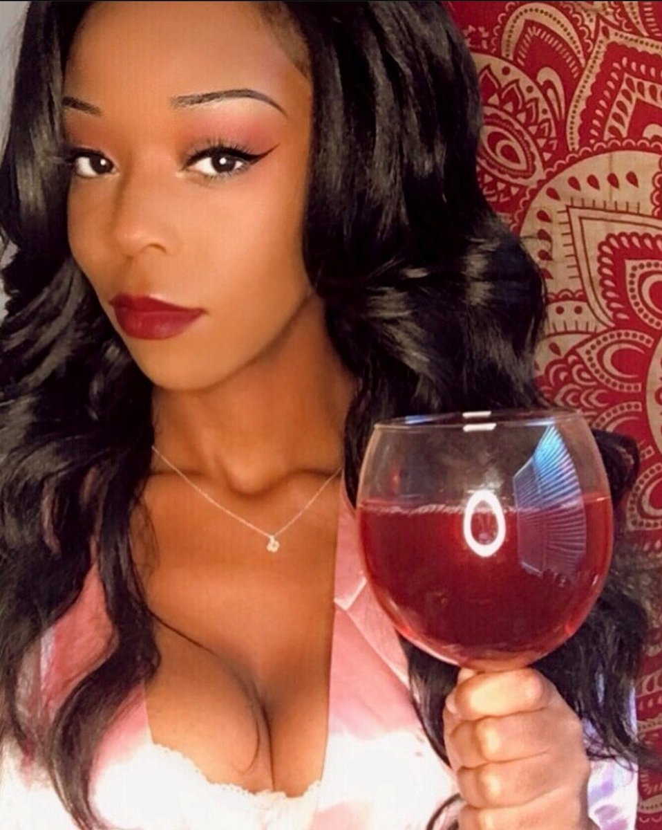 OneLRachel's tweet photo. Sip sip sip 🍷🍷wine always gets me in the mood. https://t.co/SEWxU6hGea