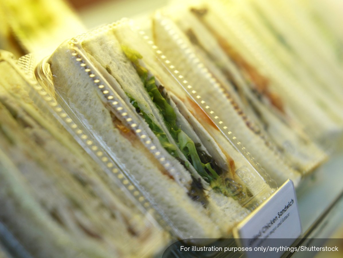 NewsBFM's tweet photo. 1. A 54-year-old woman died two days after eating a sandwich suspected to be spoiled at the Perasing RnR in Terengganu.

The Kemaman District Health Office has launched an investigation into the suspected food poisoning case. https://t.co/cdC5wRGl3o