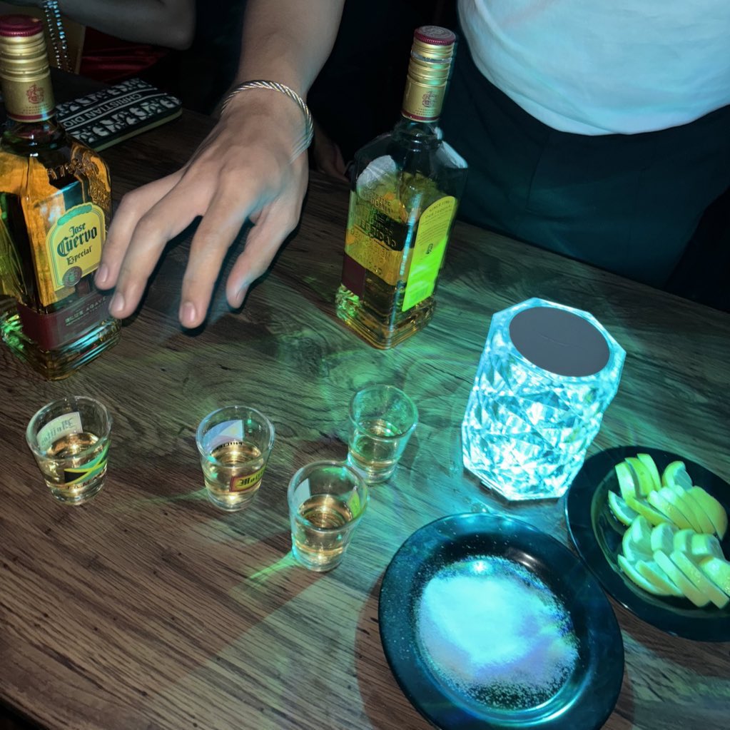 tinyroomz's tweet photo. ꕁ off duty https://t.co/agu0UliJeb