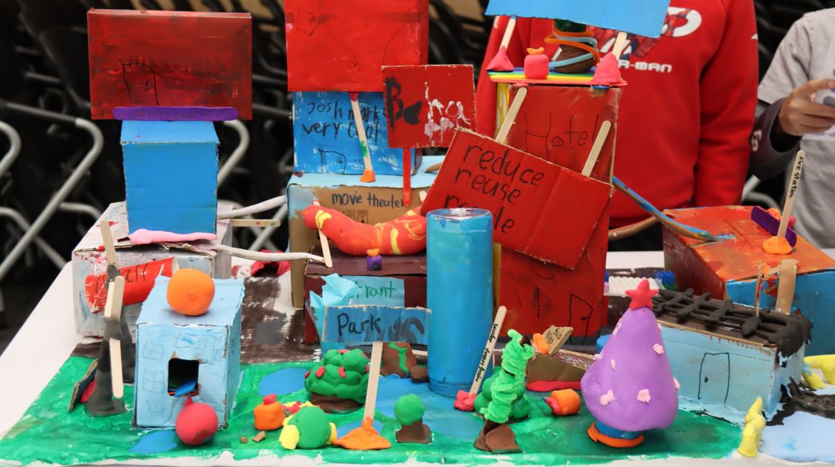 NicoleDorn9's tweet image. G3 Sustainable Cities Showcase๐๏ธ
Itโs incredible how one story (The Lorax) ignited so much passion from these Ss for a more sustainable future! There was so much thought ๐ญ and care โฅ๏ธ that went into their development planning, and it was truly inspiring to see! #SiasIS