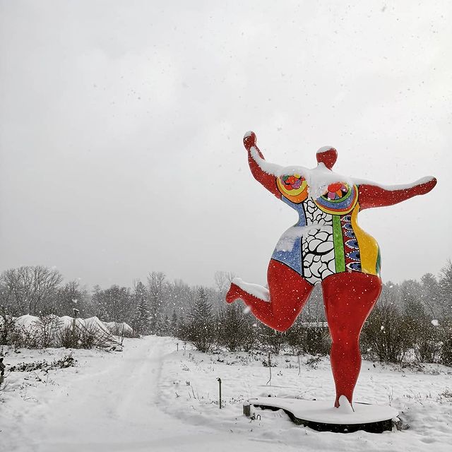 womensart1's tweet image. Niki de Saint Phalle, 
Dancing nana, 1995
#WomensArt 🎄