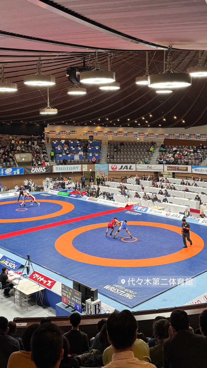 天皇杯全日本レスリング @代々木第二体育館　席が空いてるのに、消防法を理由に当日券を売らない。関係者席なんてガラガラだから。
#日本レスリング協会