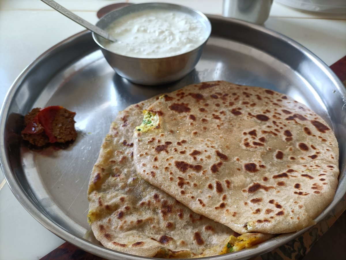 Aur kya hai jingi mein
#Alooparatha, #Paneerparatha