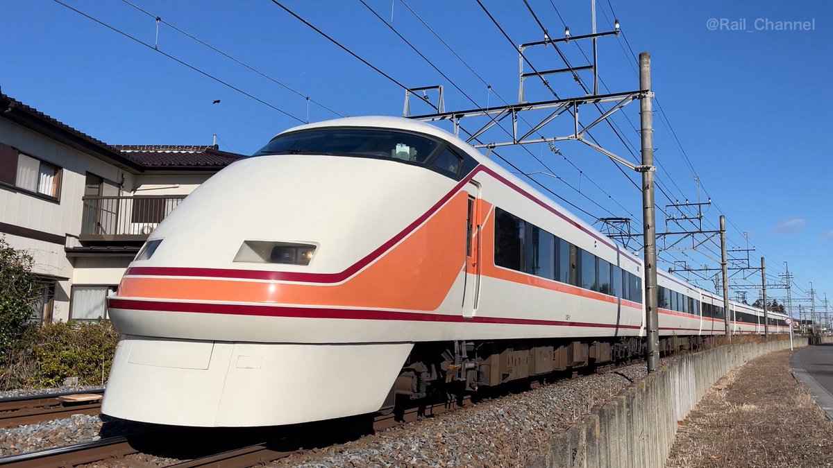 Rail_Channel's tweet photo. 原色 #102F と 苺 #109F を比較
#100系 #スペーシア #いちごスペーシア #東武日光線 #鬼怒川線 #スカイツリーライン https://t.co/UPf2W2Wntk
