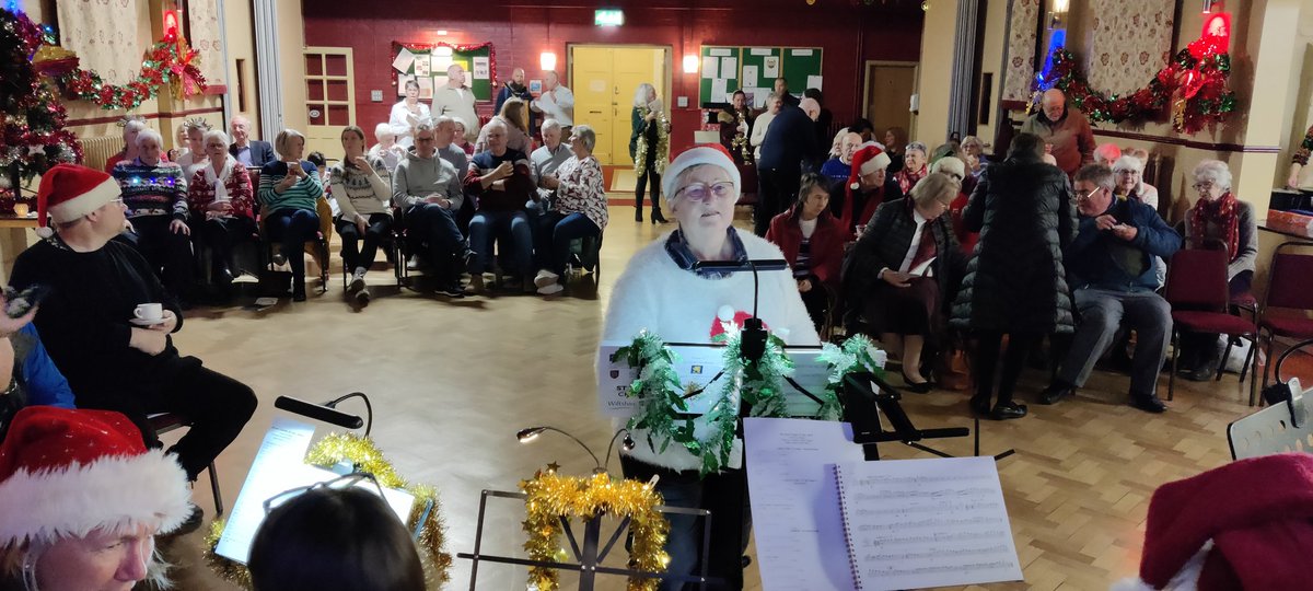 DevizesTownBand's tweet photo. Our final performance of the year; a carol service at the Wyvern Club, with mulled wine and mince pies. 

We wish you a very Merry Christmas and a Happy New Year and we look forward to seeing you all again next year at our Spring Concert on the 21st April! https://t.co/vdfqVtS044