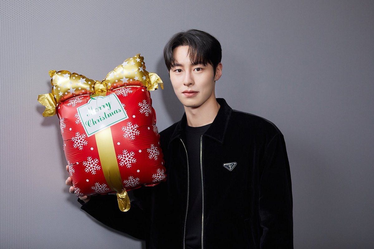 ljwarchive's tweet photo. 이재욱 진짜 졸라 귀엽다🎄 https://t.co/ip0ukKj2Tw