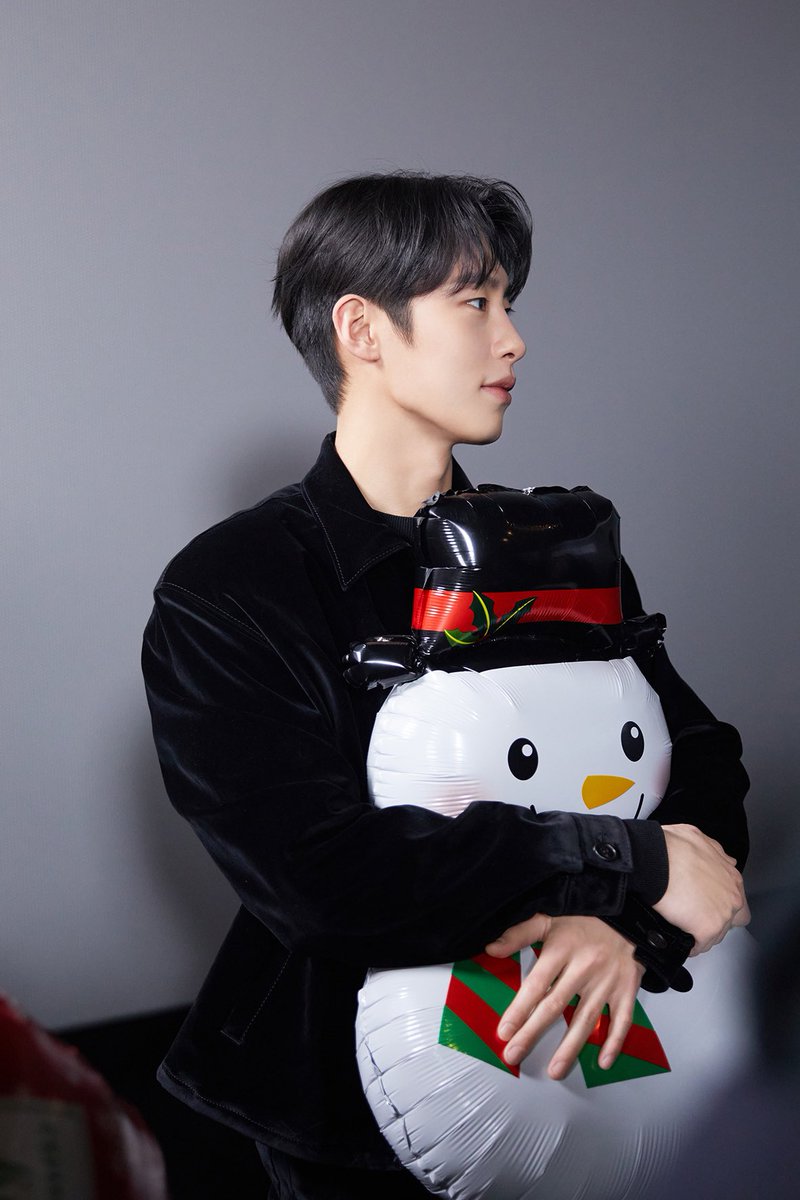 ljwarchive's tweet photo. 이재욱 진짜 졸라 귀엽다🎄 https://t.co/ip0ukKj2Tw
