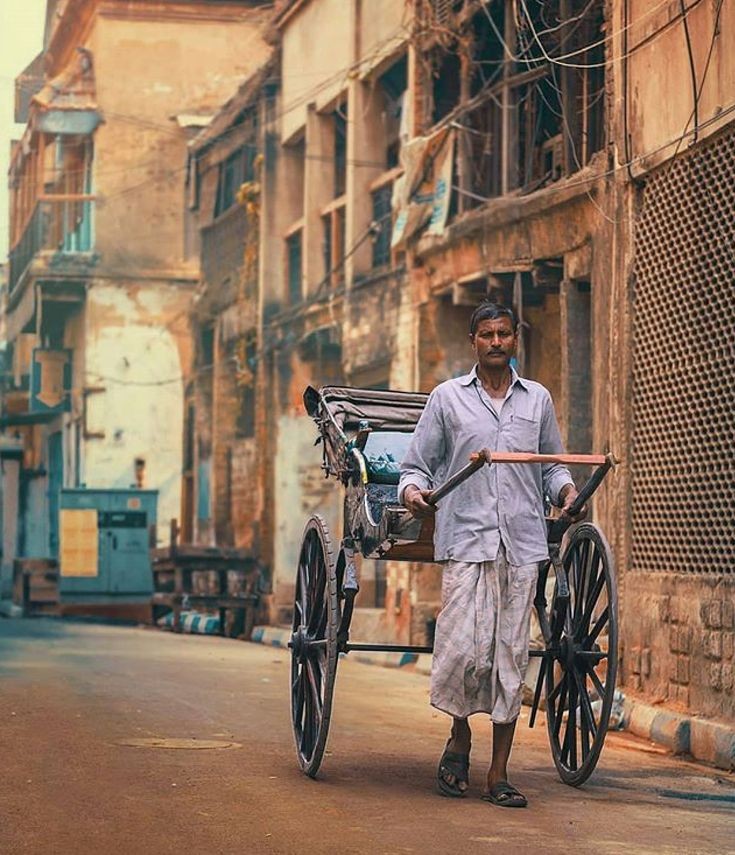 पिता का मौन यदि सुन सको तो, 
दुनिया के ताने सुनने की नौबत नहीं आएगी।

- प्रह्लाद पाठक