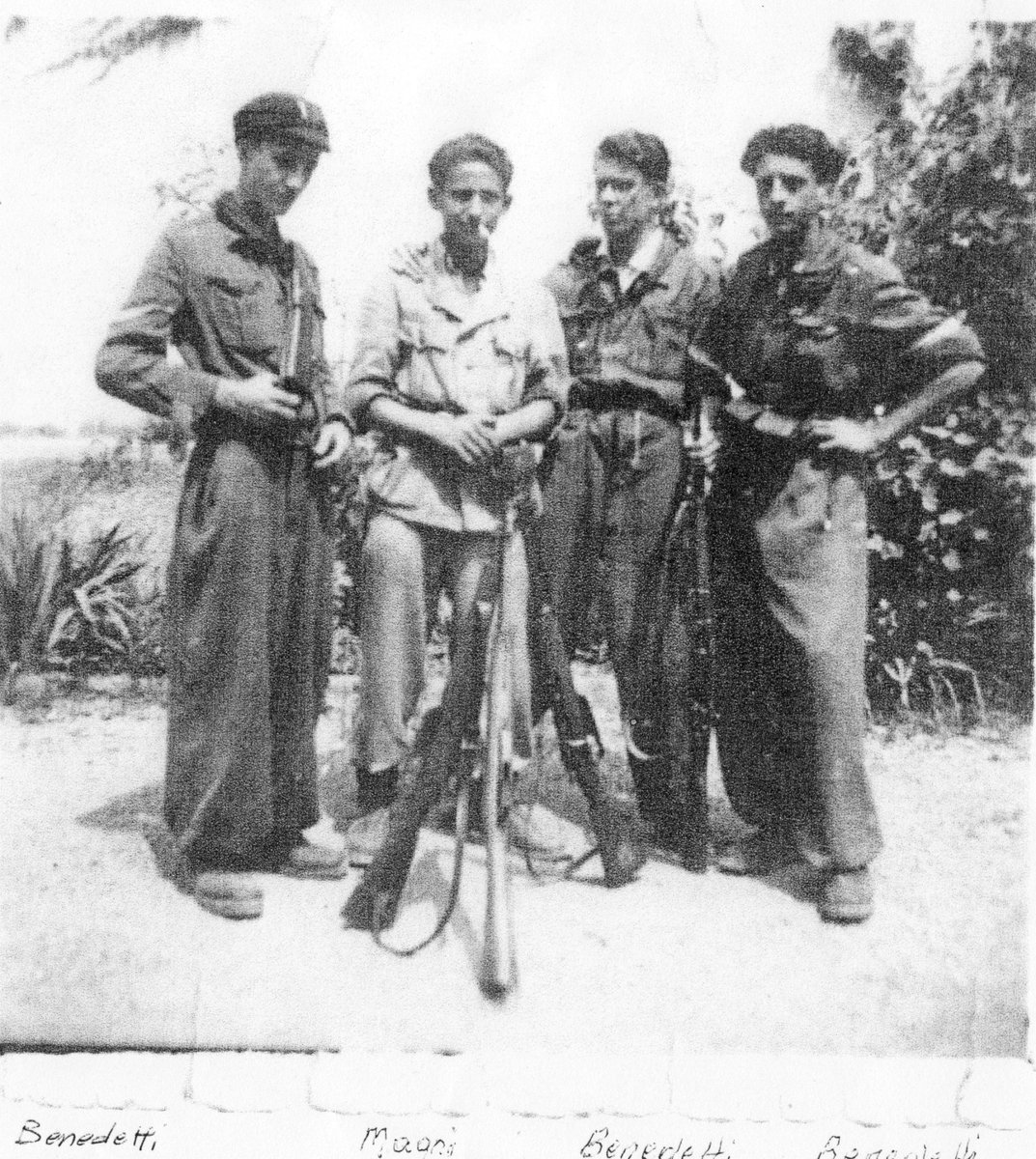 Teresa02247224's tweet photo. Il 23 dicembre 1944 muore in battaglia il #CompagnoPartigiano 
Aureliano Galeazzo "Miscel"di sedici anni...
Morto per la nostra libertà 
🌹 ✊🏿🔴 ✊🏻🌹
#AndreaMarano https://t.co/xtFnPxzGiJ