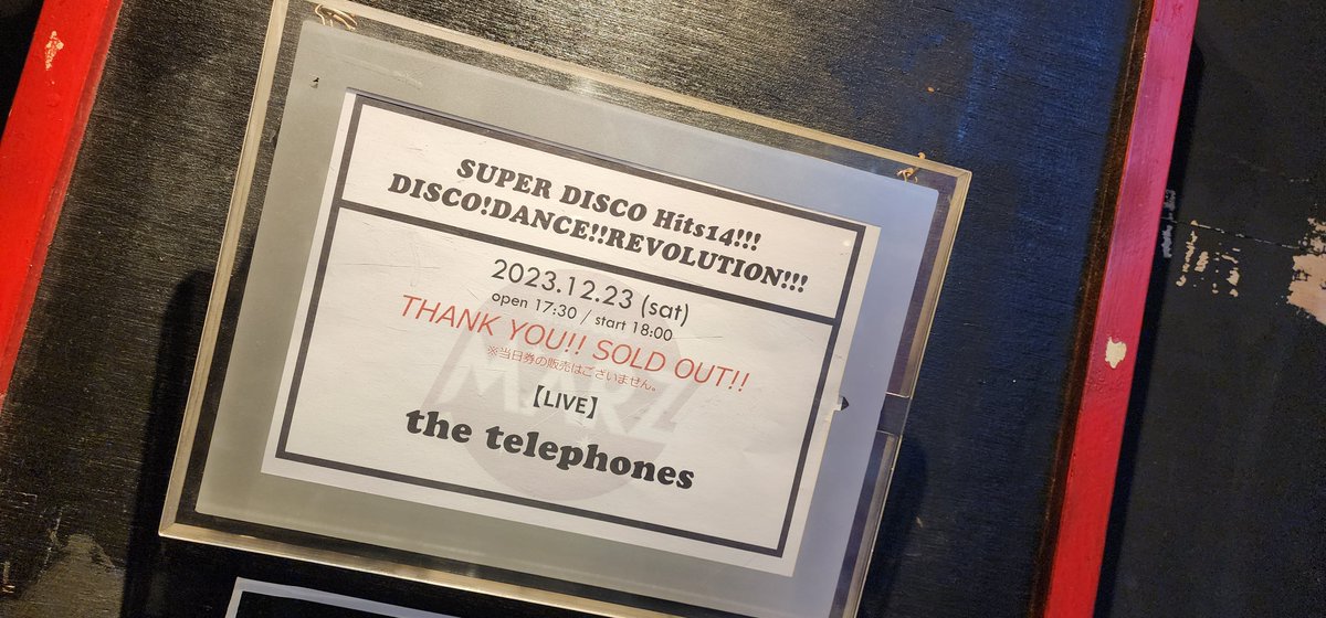 yossyvanilla's tweet photo. ほんこっち✋

踊るヤツがエラいのだ！
の
DISCOバージョン🕺✨

色悩んだけど💋🕶️は王道の赤

新生電話ズどんな感じになるやろか…
不安と期待でいっぱいでごわす🙌
まぁとりあえず踊れりゃヨイヨイ💃
DISCO de DANCE!!
#SDH14
#thetelephones https://t.co/FGMaAlBXsg