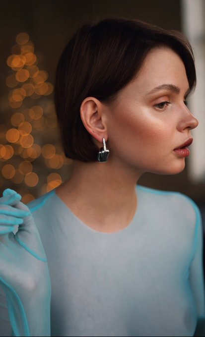 &ldquo;I see dark hair, this is not you&rdquo;  Also me: https://t.co/LD9sguYy04