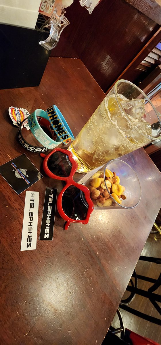 yossyvanilla's tweet photo. ほんこっち✋

踊るヤツがエラいのだ！
の
DISCOバージョン🕺✨

色悩んだけど💋🕶️は王道の赤

新生電話ズどんな感じになるやろか…
不安と期待でいっぱいでごわす🙌
まぁとりあえず踊れりゃヨイヨイ💃
DISCO de DANCE!!
#SDH14
#thetelephones https://t.co/FGMaAlBXsg