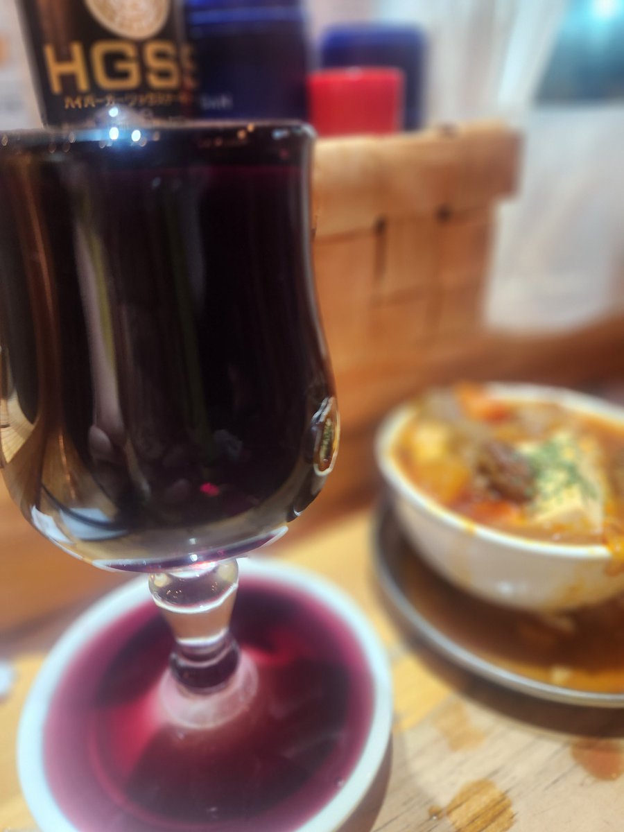 haruipon's tweet photo. 今夜2件目~~こぼれワインが相変わらずこぼれすぎ #BEEFKITCHEN https://t.co/7EHlHZTknX