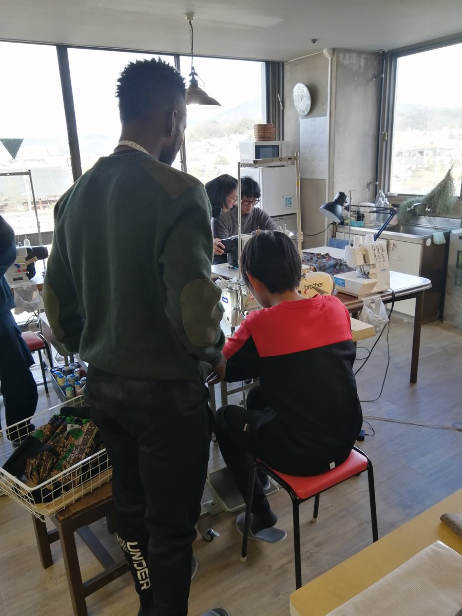 deabalocouture's tweet photo. デアバロのミシン教室無事に終了しました。参加頂いた皆様あり��とう��ざいました🙇
#ミシン教室
#京都
#マフラー
#アフリカ　#Togo https://t.co/7LYWDvf4VV