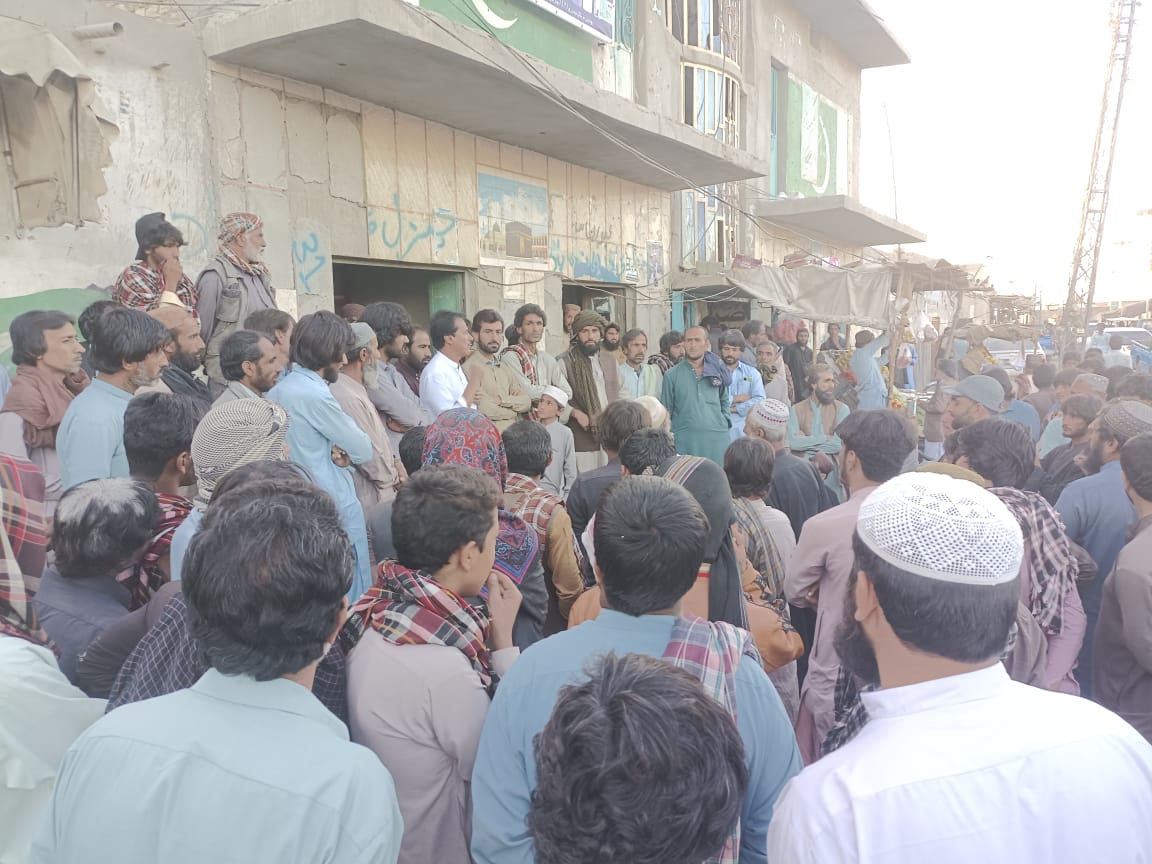 BYCKech's tweet photo. بلوچستان کے دیگر علاقوں کی طرح ماشکیل میں بھی اس وقت ریاستی دہشتگردی کے خلاف لوگوں سڑکوں پر نکل چکے ہیں۔
بلوچستان کے ہر علاقے سے لوگ اس وقت ریاستی دہشتگردی کے خلاف نکل چکے ہیں۔
#MarchAgainstBalochGenocide https://t.co/REygdDVSpT