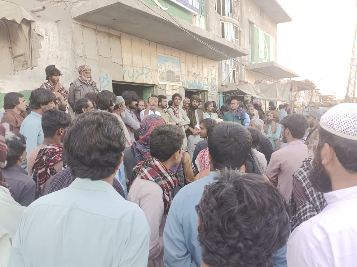 BYCKech's tweet photo. بلوچستان کے دیگر علاقوں کی طرح ماشکیل میں بھی اس وقت ریاستی دہشتگردی کے خلاف لوگوں سڑکوں پر نکل چکے ہیں۔
بلوچستان کے ہر علاقے سے لوگ اس وقت ریاستی دہشتگردی کے خلاف نکل چکے ہیں۔
#MarchAgainstBalochGenocide https://t.co/REygdDVSpT
