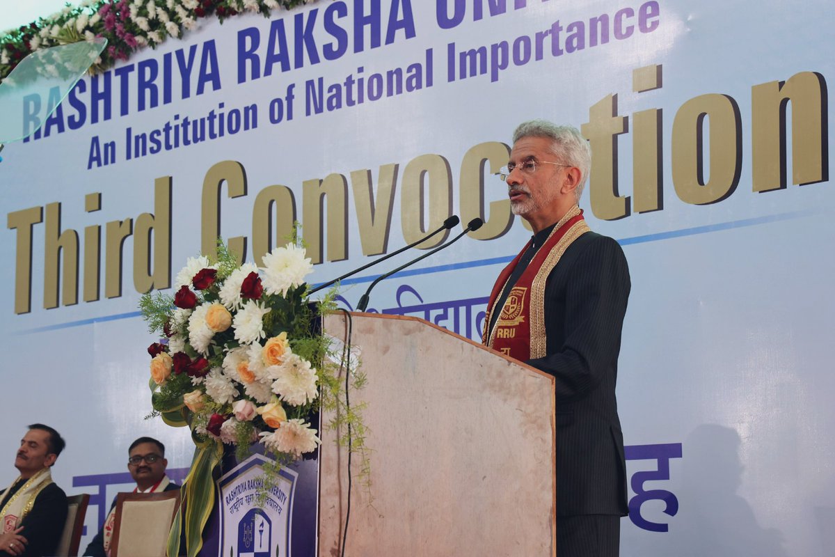 DrSJaishankar's tweet photo. Delighted to deliver the convocation address at the third convocation of Rashtriya Raksha University. 

This institution of National Importance is preparing young minds to address emerging challenges and build a Viksit Bharat in the Amrit Kaal. 

Best wishes to all those graduating today.